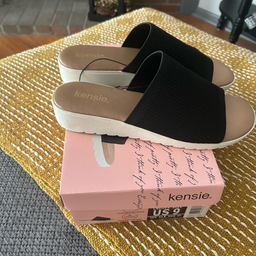 Kensie Black and Cream Women's Sandals